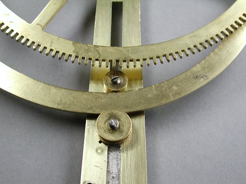 Führungsschiene mit Rollen für den horizontalen Draht Führungsschiene mit Rollen für den horizontalen Draht